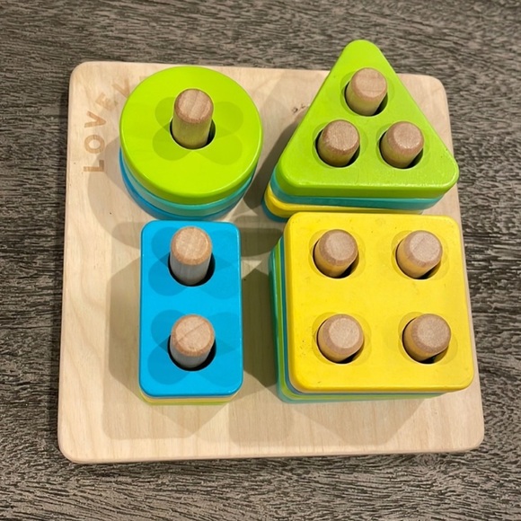 Lovevery • Sort & Stack Peg Puzzle 📍🧩 - Picture 3 of 3